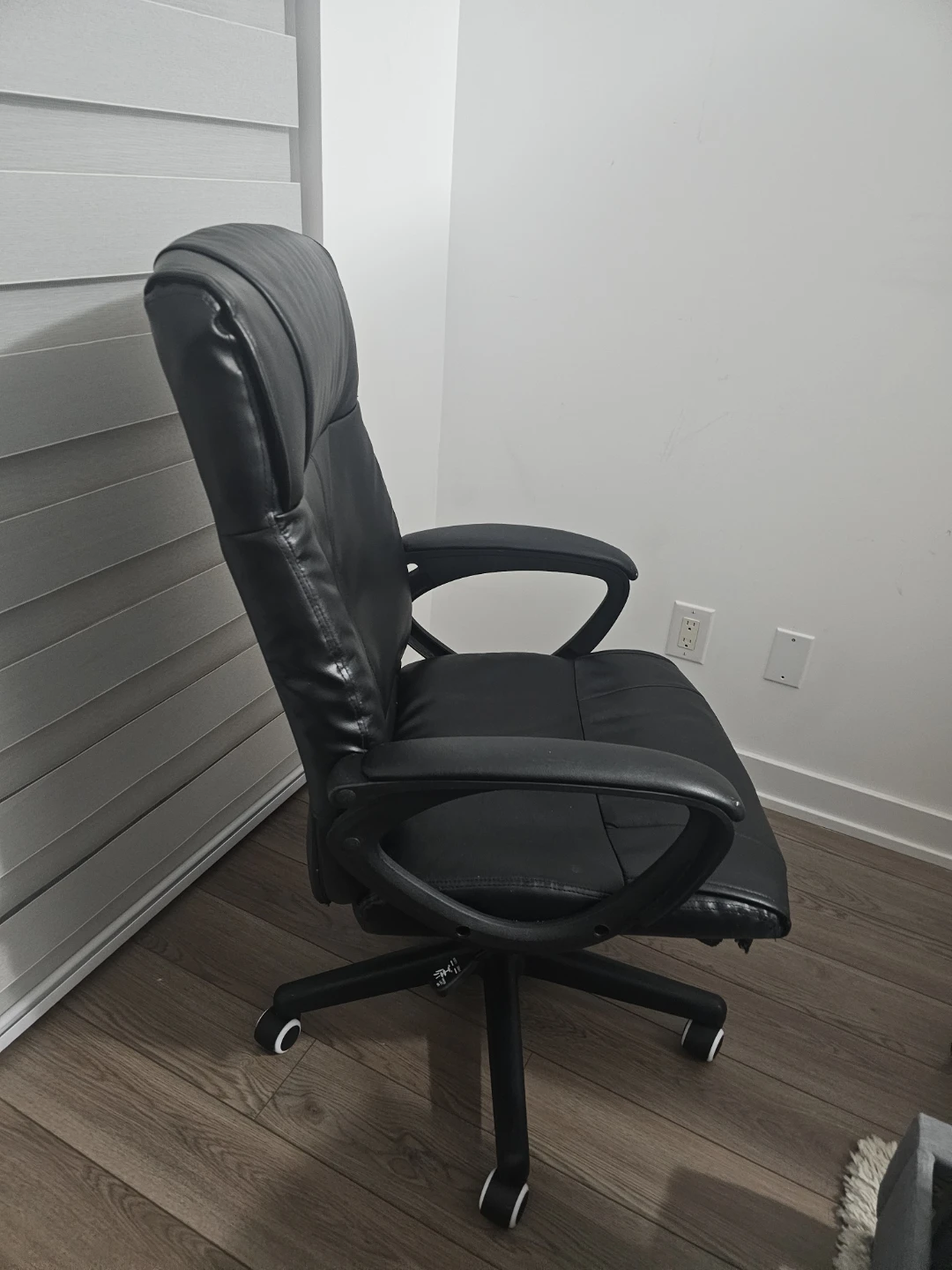 Black Faux Leather Office Chair - photo 4