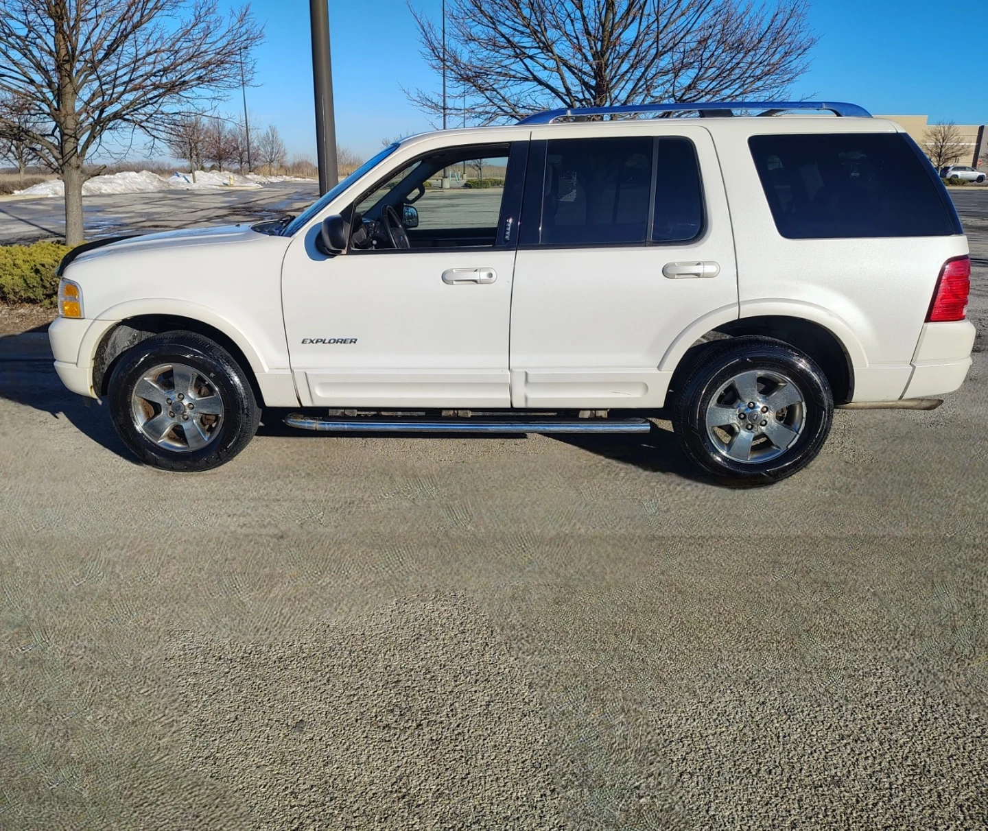 2004 Ford Explorer Limited - photo 2