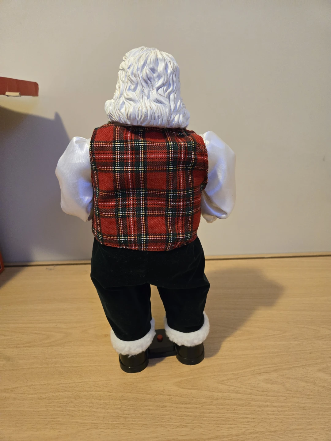 Holiday Time Hip Swinging Santa Dancing Figure - photo 3