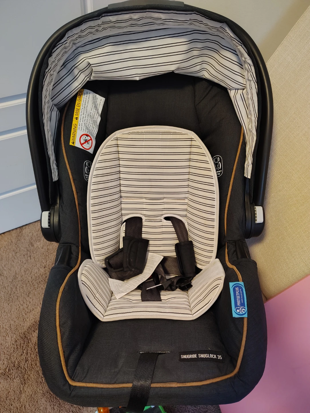 Graco SnugRide SnugLock 35 Infant Car Seat & Base - photo 2