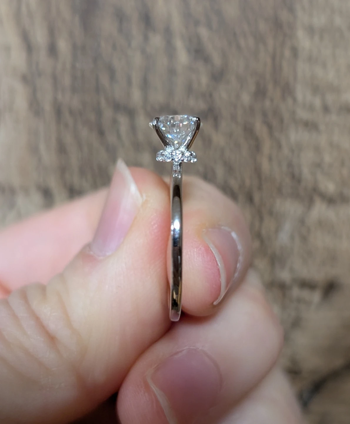 Cute 1ct moissanite ring with hidden neck crown - size 5.5 - photo 3