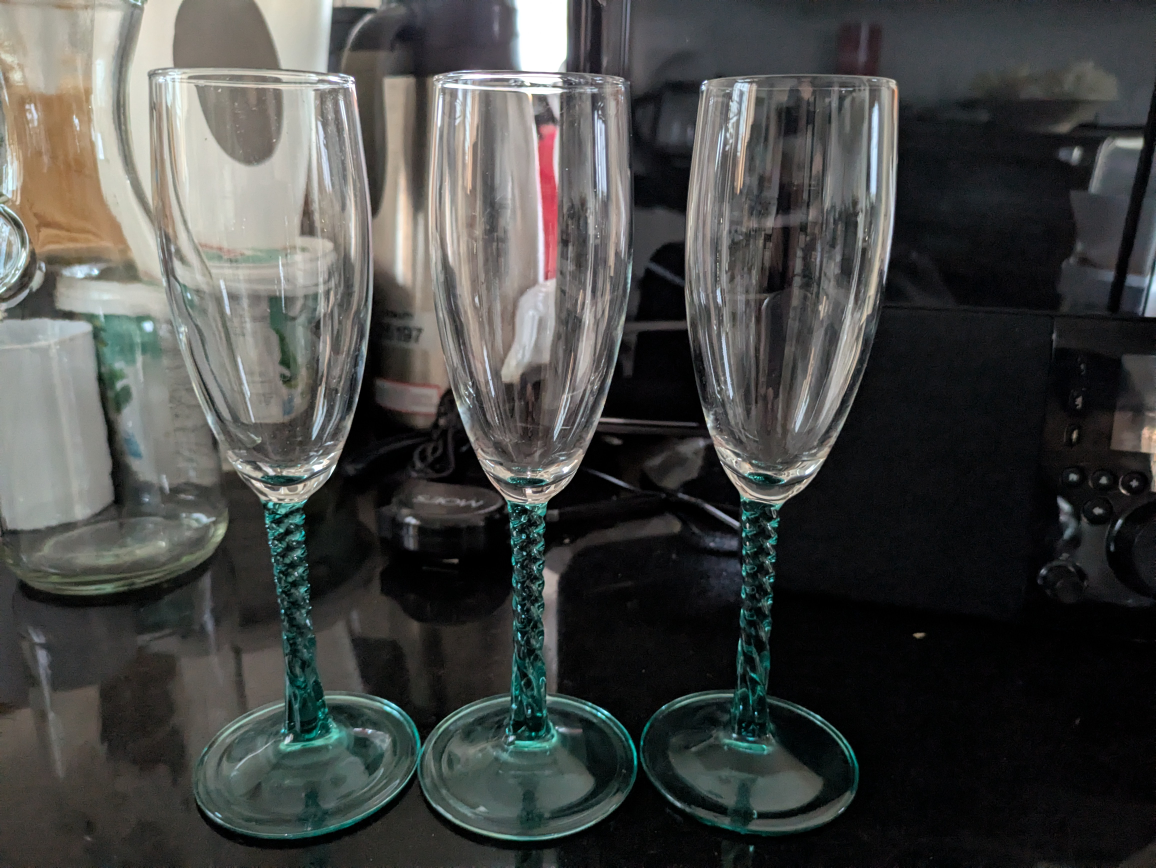 🏆 Set of beautiful crystal glasses with emerald green stems - photo 2