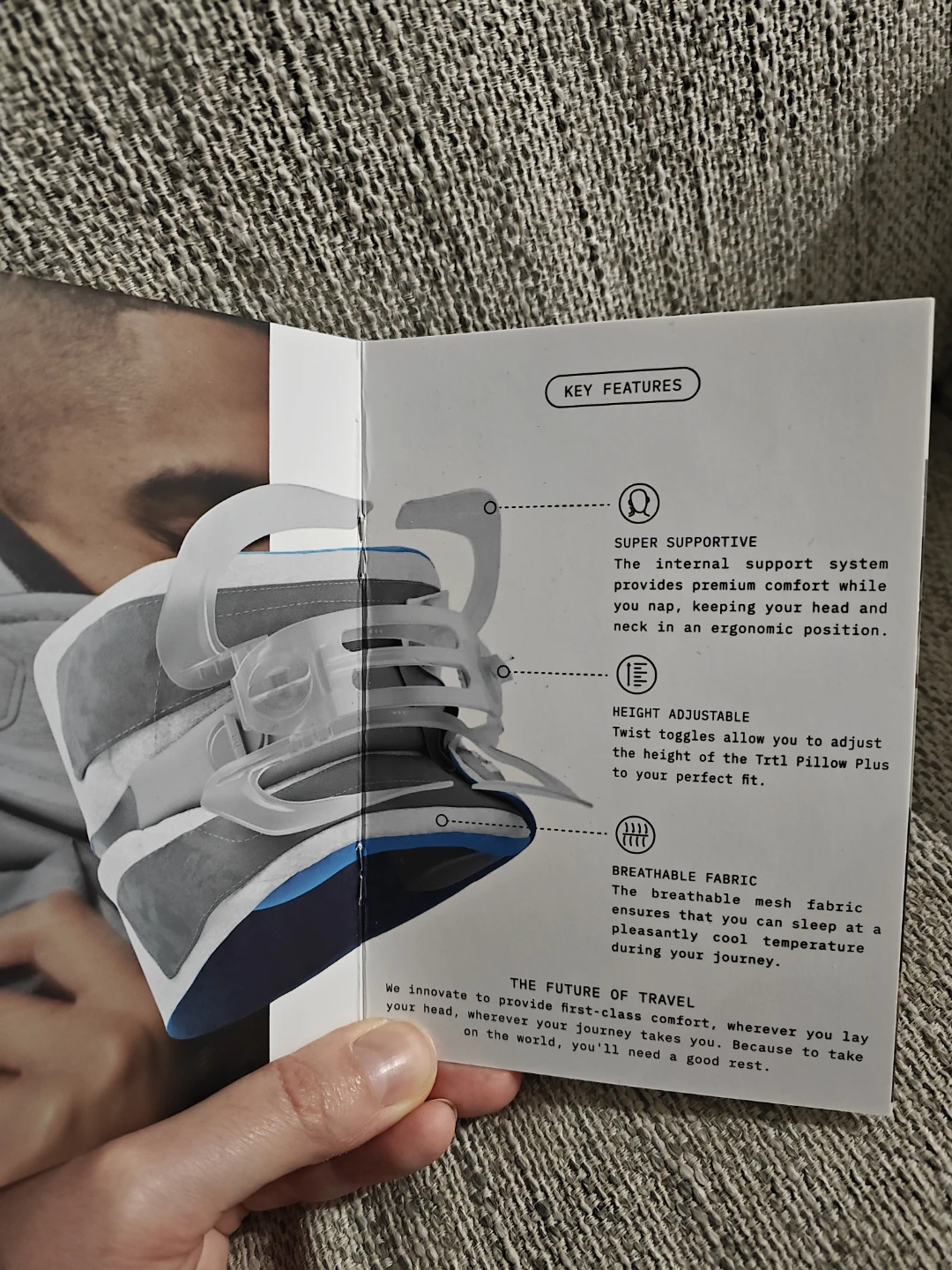 Neck support Travel Pillow from TRTL with Case and Booklet - photo 3