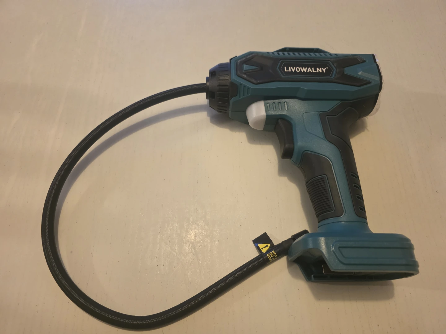 LIVOWALNY Cordless Tire Inflator DC:18V