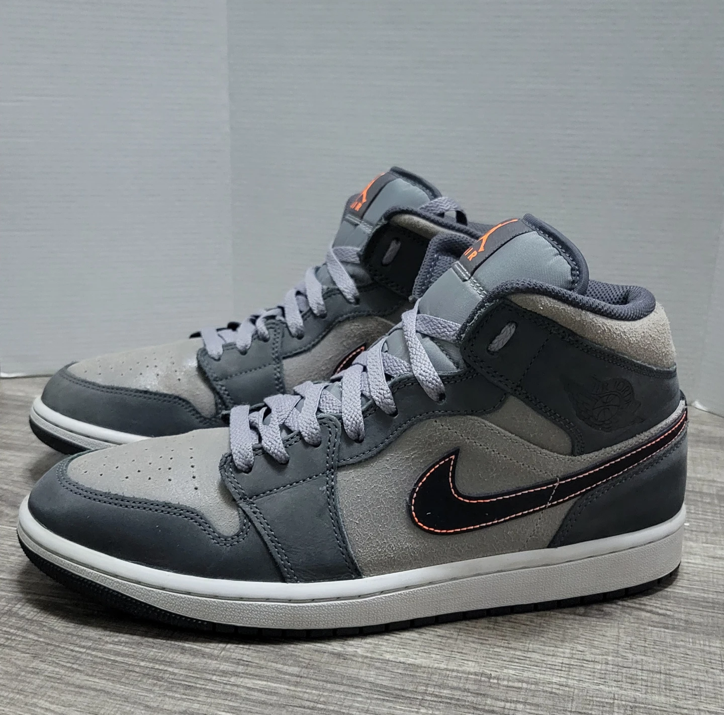Air Jordan 1 Mid SE Grey Orange Shoes Size 10
