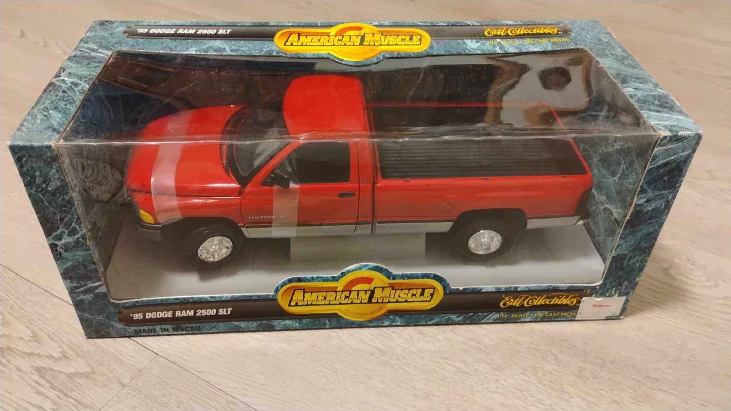 '95 Dodge Ram 2500 SLT 1/18 Scale Die Cast Metal