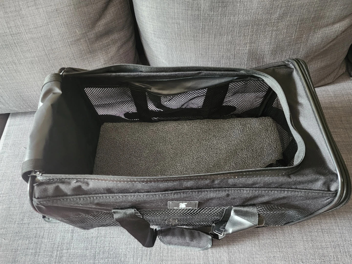 Pet Travel Carrier - photo 2