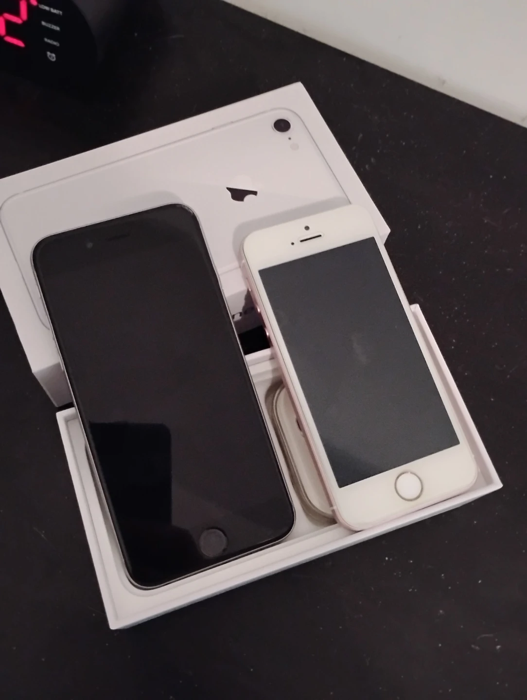 Apple iPhone 5s and iPhone 6 Phones with Box and Earbuds