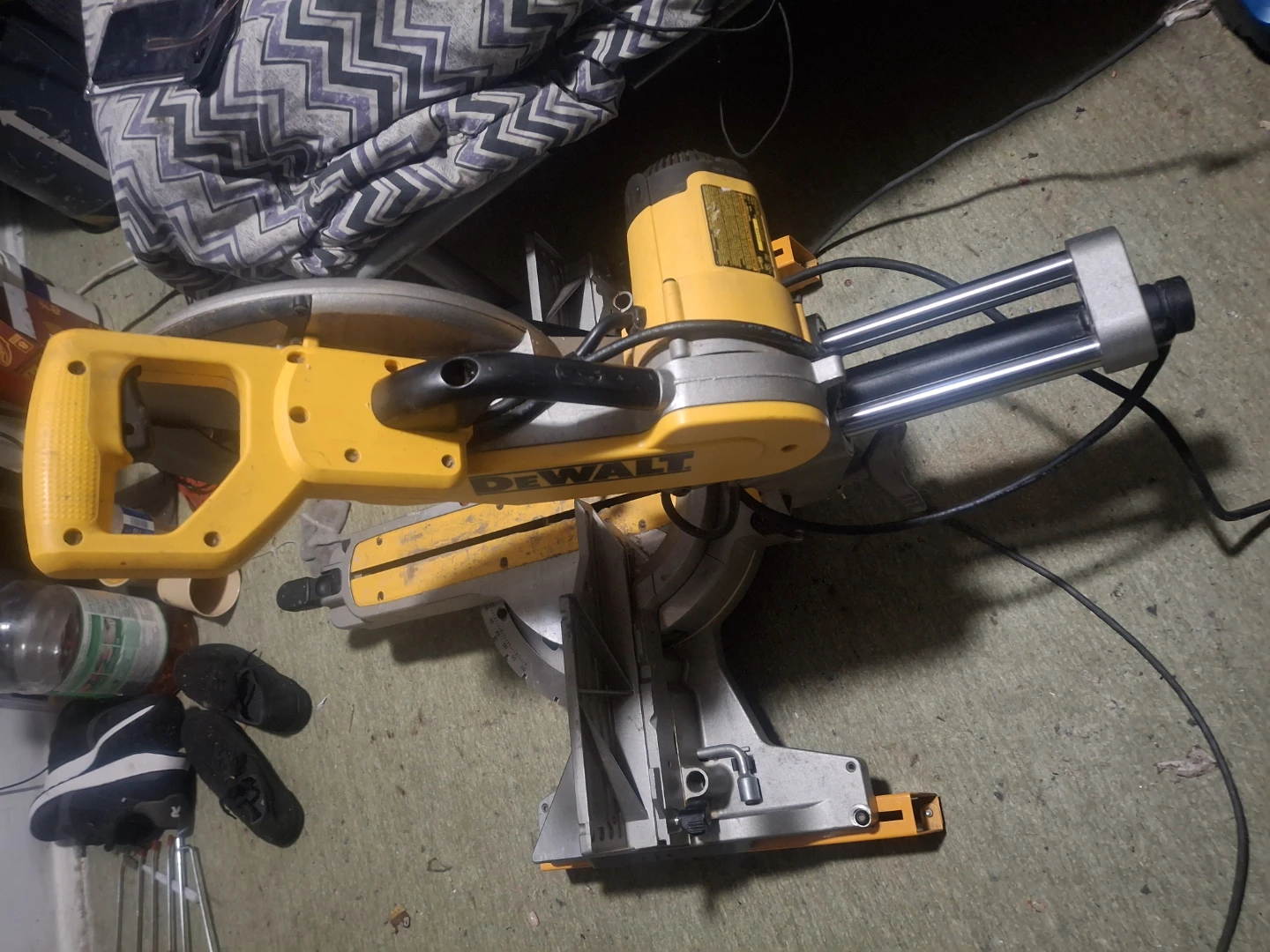 DEWALT 12" compound mitre saw - photo 5