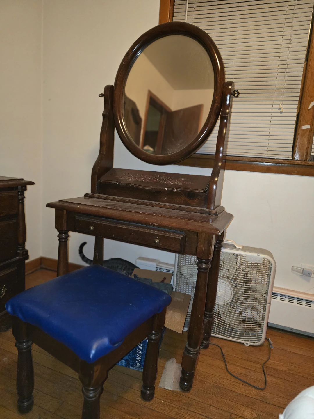 Wooden Vanity Table with Stool - photo 2