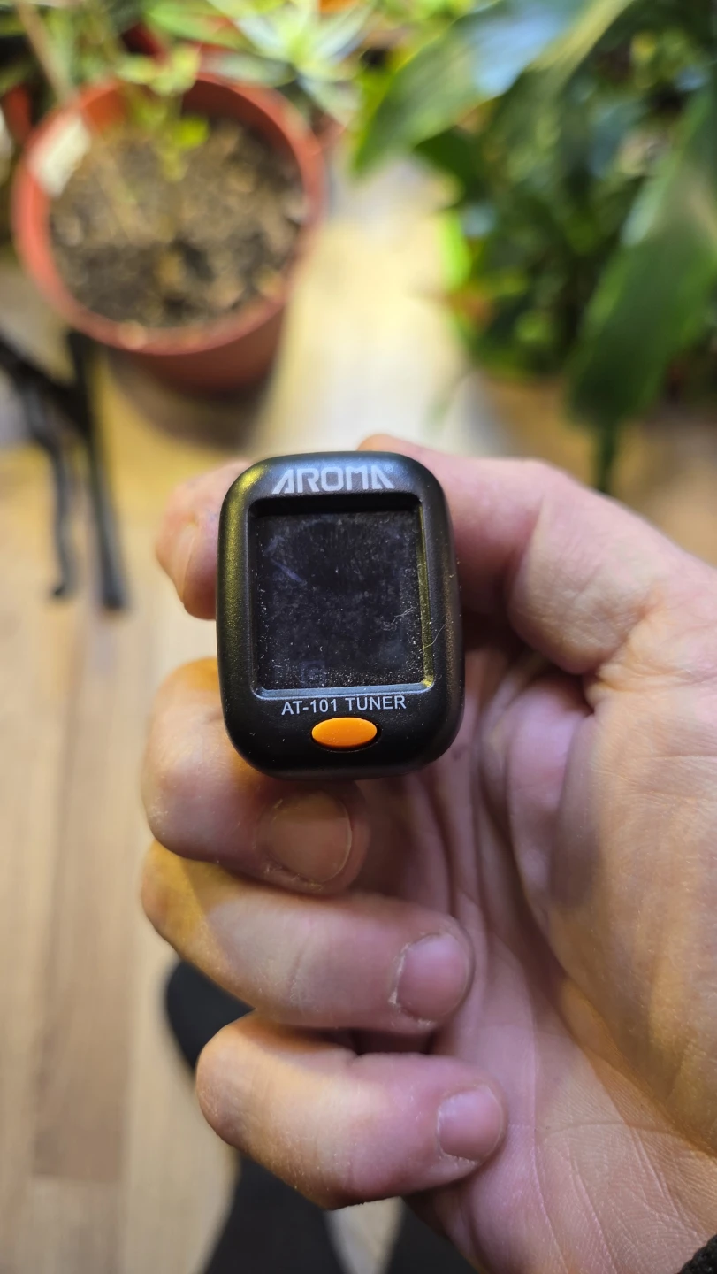Aroma AT-101 Clip-On Tuner for Guitar, Bass, Ukulele