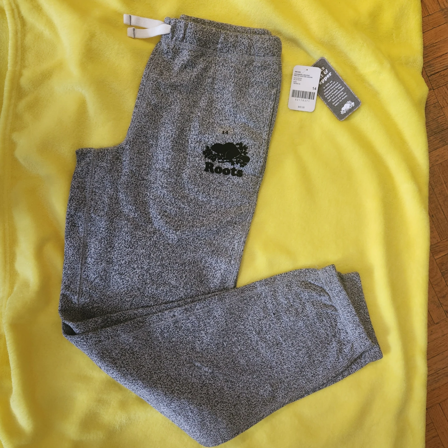 Roots Grey Heather T-Shirt and Sweatpants Set - Size M