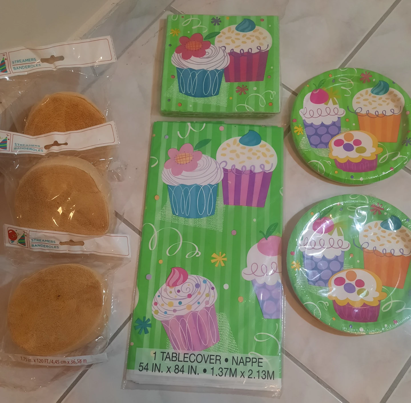 Cupcake Party Pack: Tablecover, Plates & Napkins