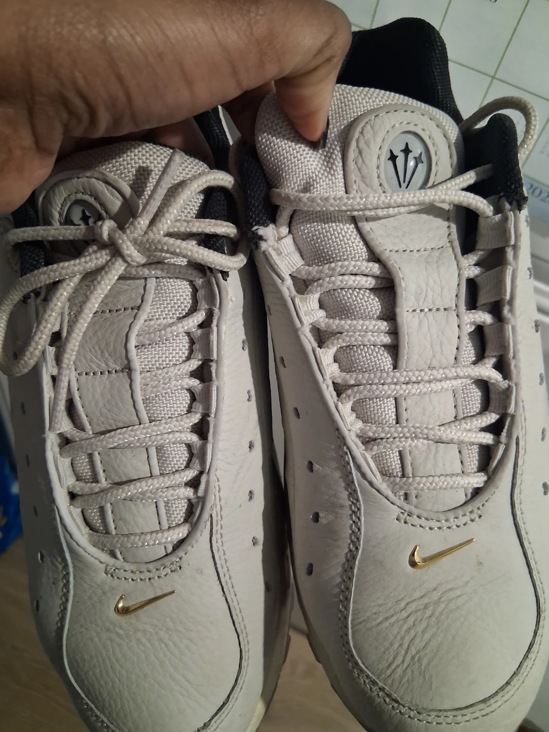 Nike  Athletic Shoes Size 6 - photo 2