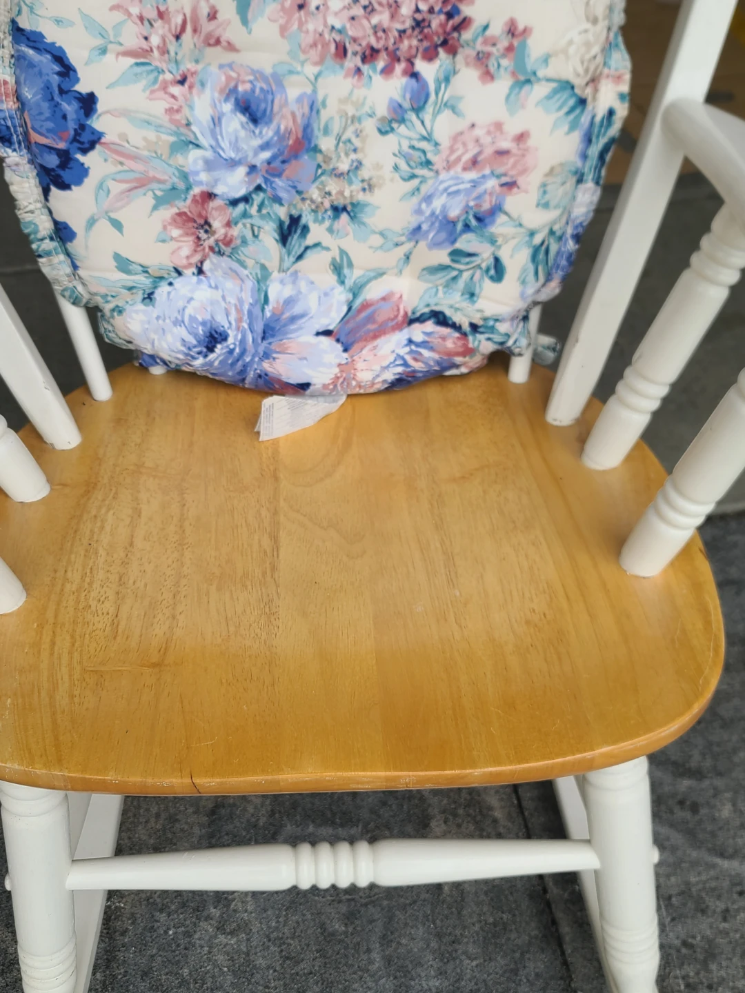 White Spindle Rocking Chair with Floral Cushion - photo 3