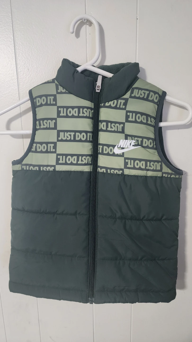 Nike Youth Puffer Vest Size 7/8 Green