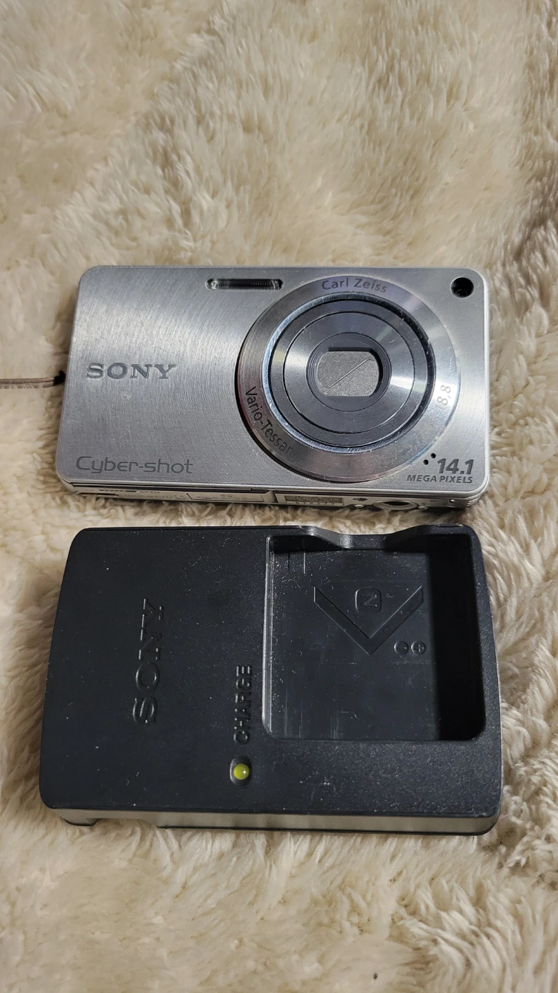 Sony Cyber-shot Digital Camera with Carl Zeiss Lens - photo 2