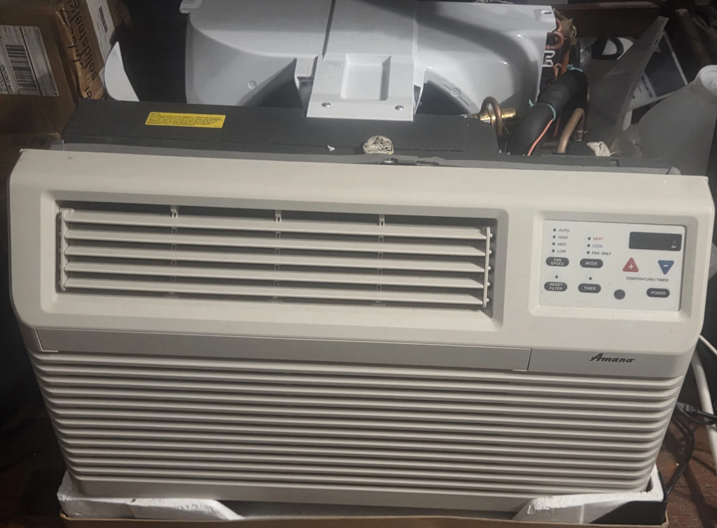 Amana in wall Air Conditioner - photo 4