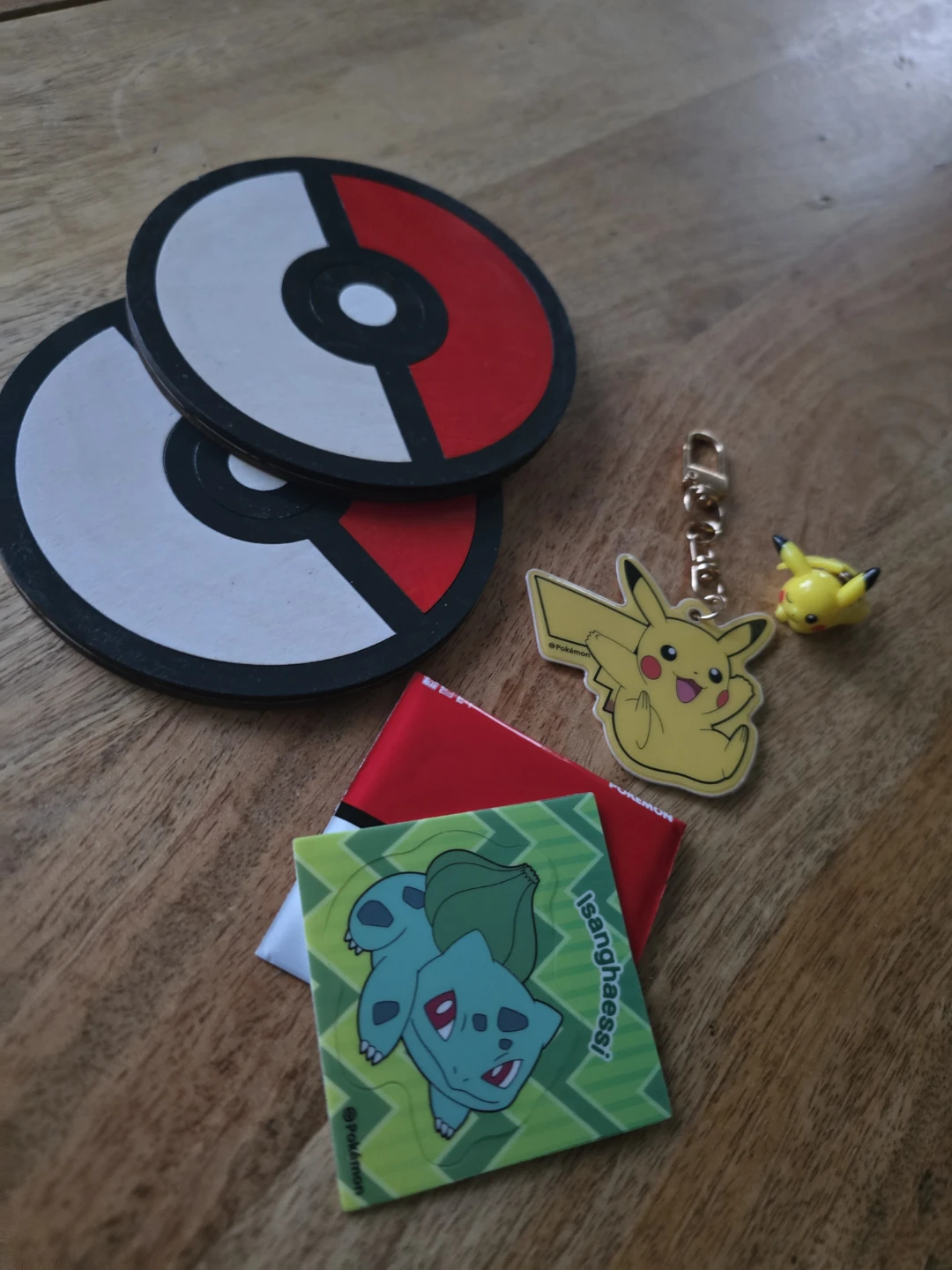Pokemon Pokeball Coasters and Keychain Set - photo 2