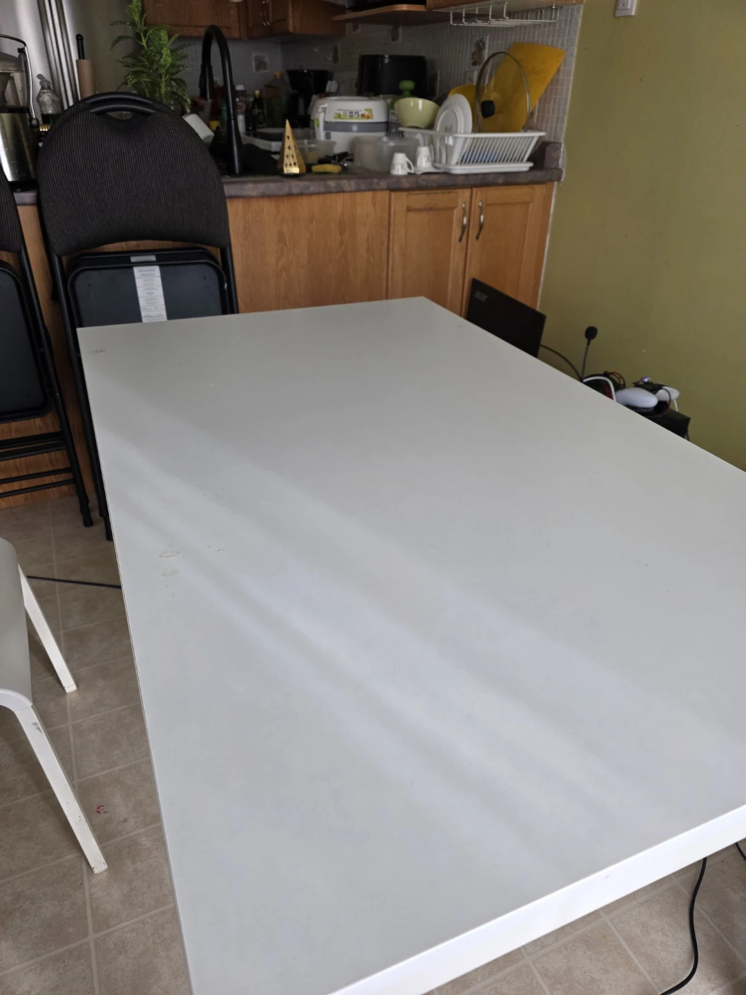 White Dining Table with Grey Tablecloth - photo 2