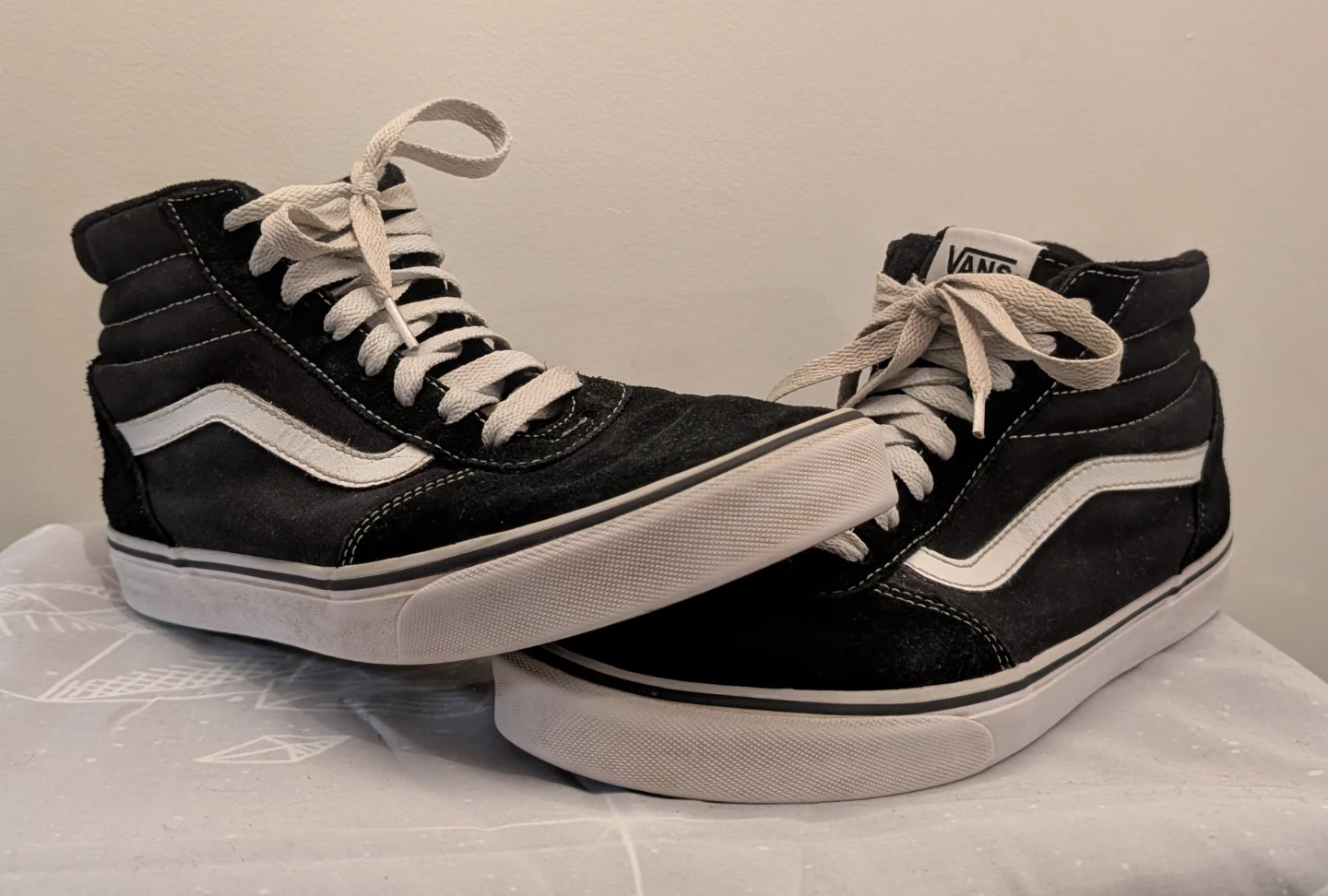 Vans Black mid Top Sneakers