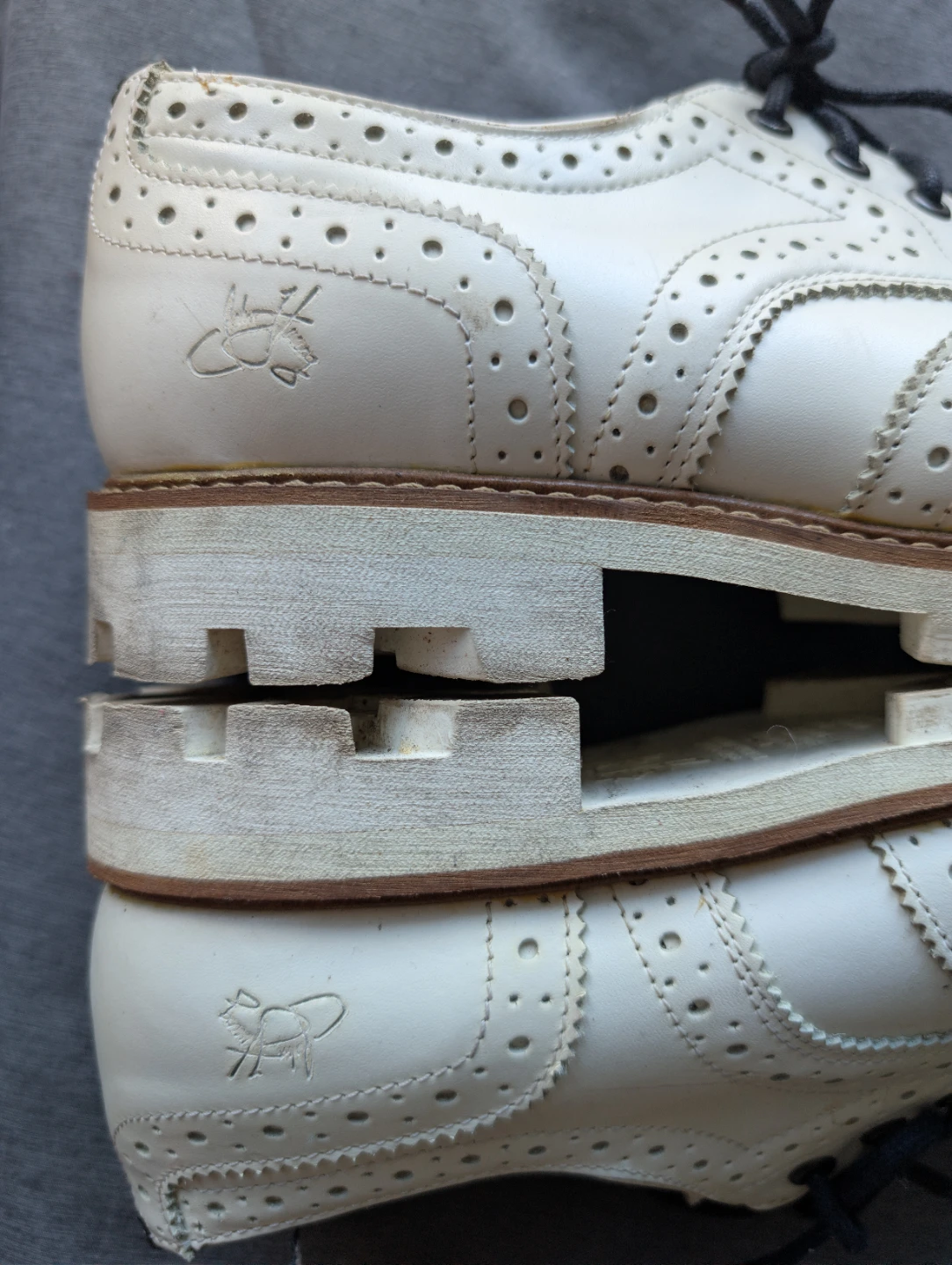 White Wingtip Brogue John Fluevog - photo 2