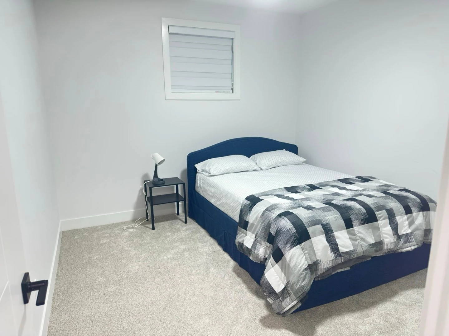 Fully furnished basement for rent - photo 2