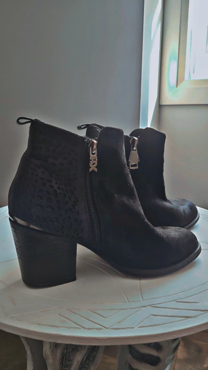 XOXO Black Suede Ankle Boots - photo 2