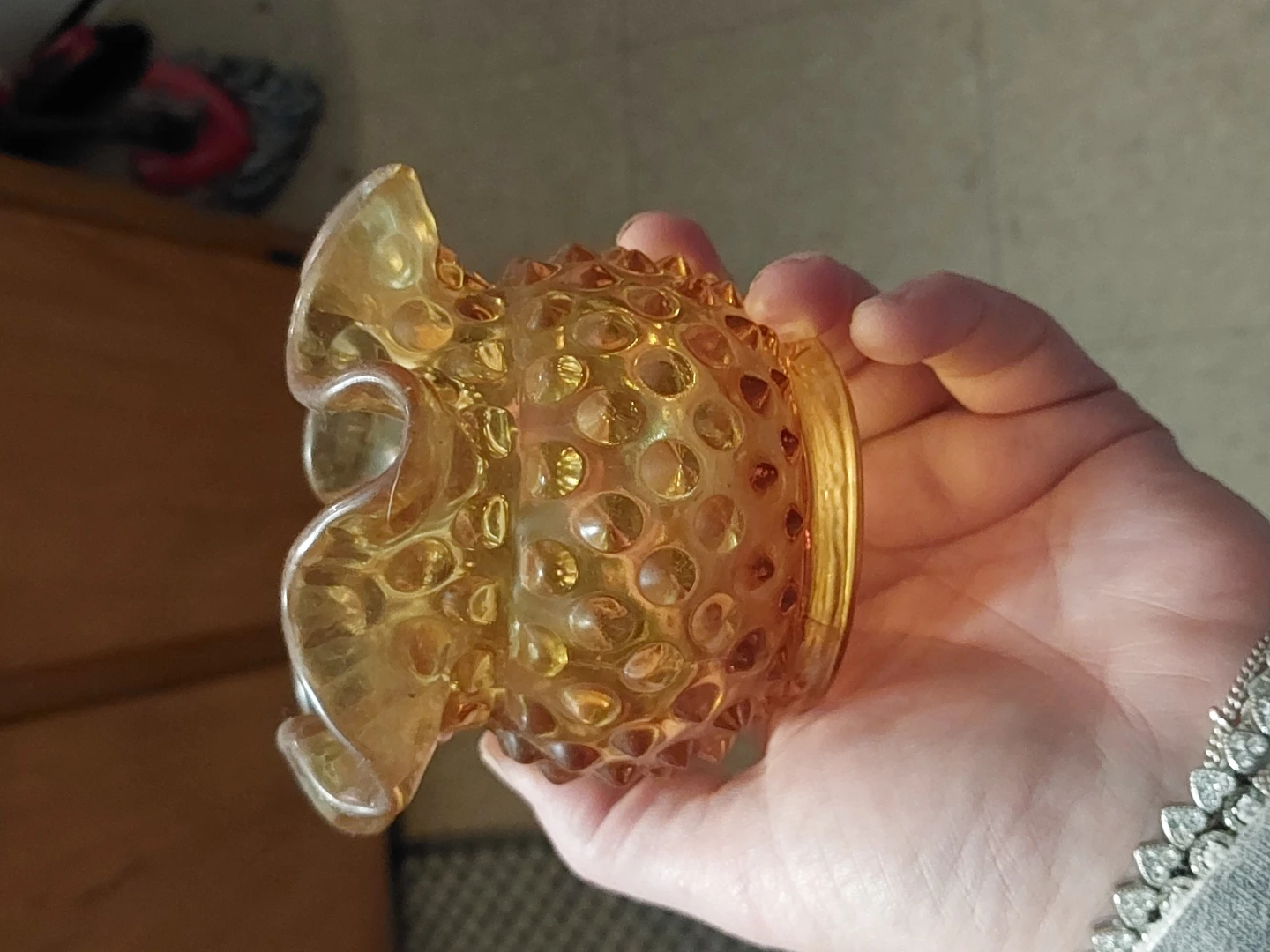 Amber hobnail glass vase🥕