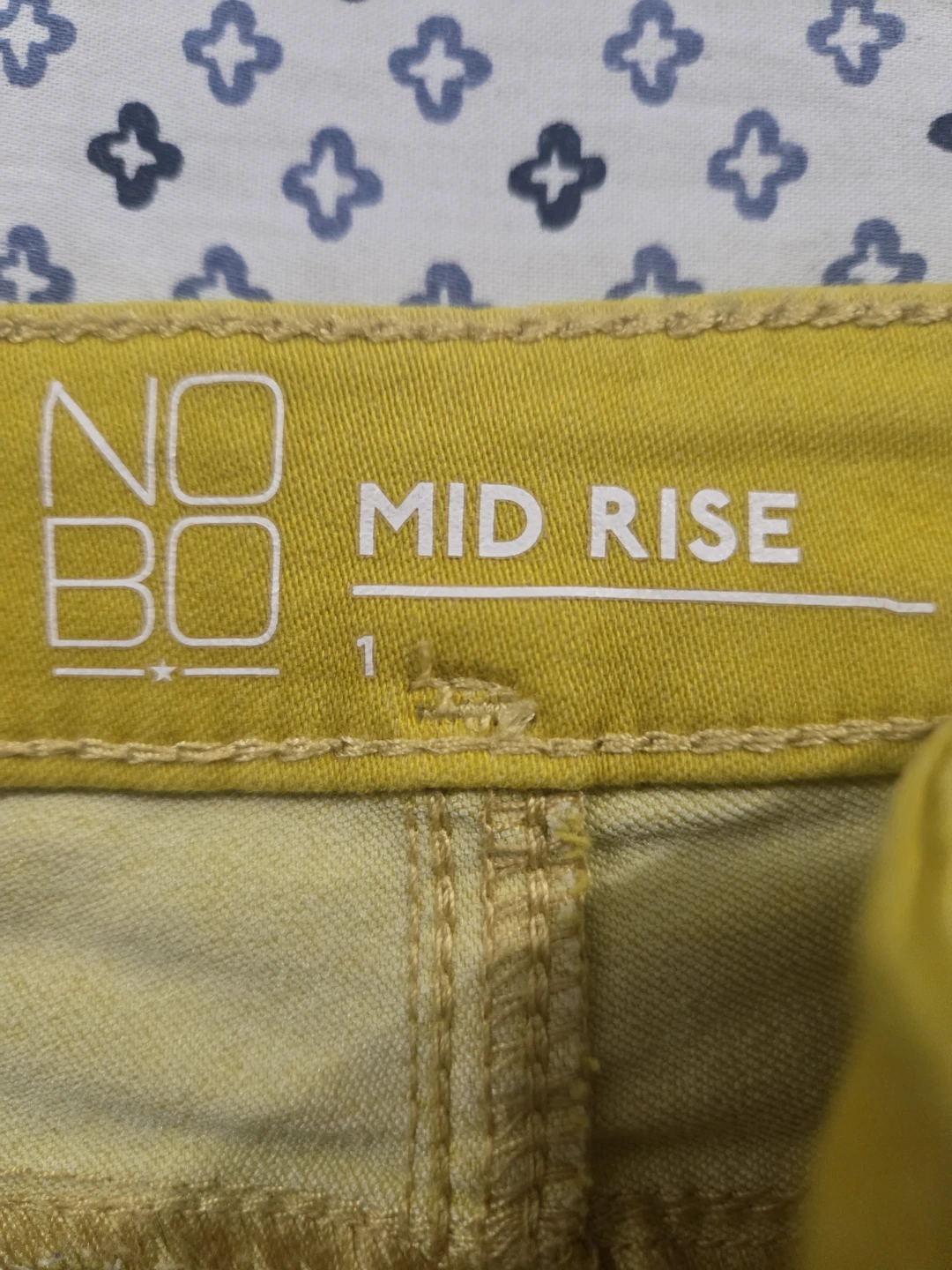 No Boundaries Yellow Mid Rise Shorts Size 1 - photo 3