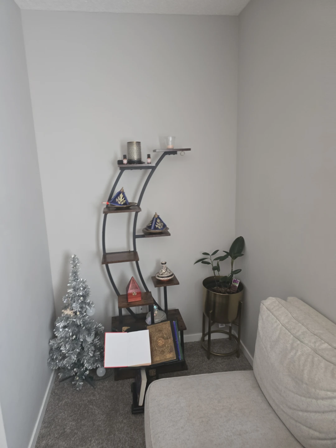 Plant shelf