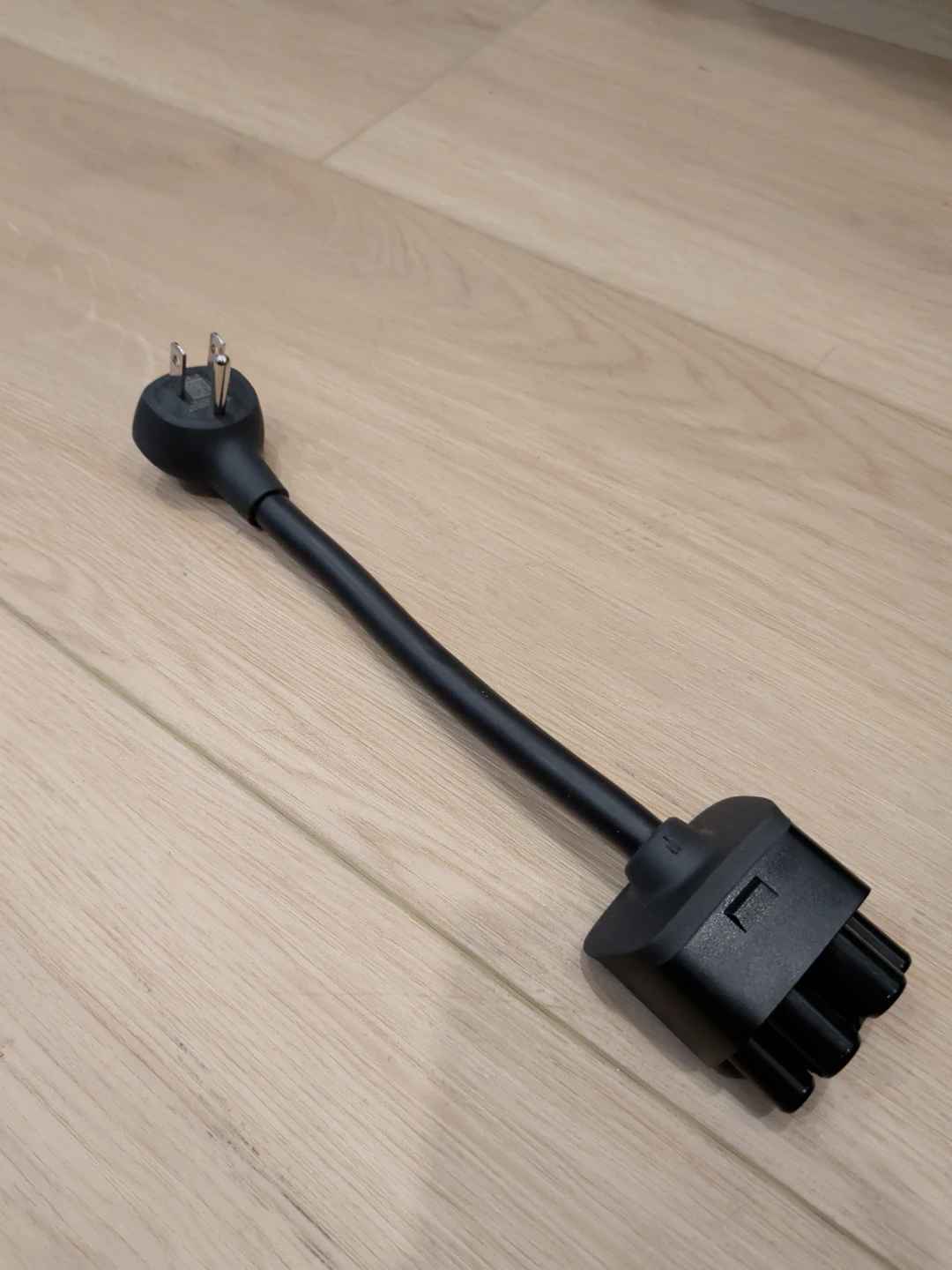 Tesla "5-15" Mobile charging adapter