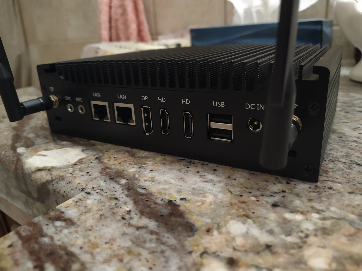 Almost New Mini PC - no ram, no SSD
