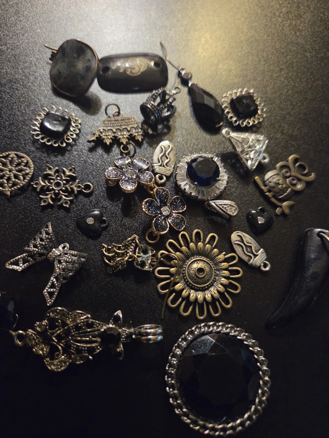 Assorted Jewellery Charms and Pendants - photo 2