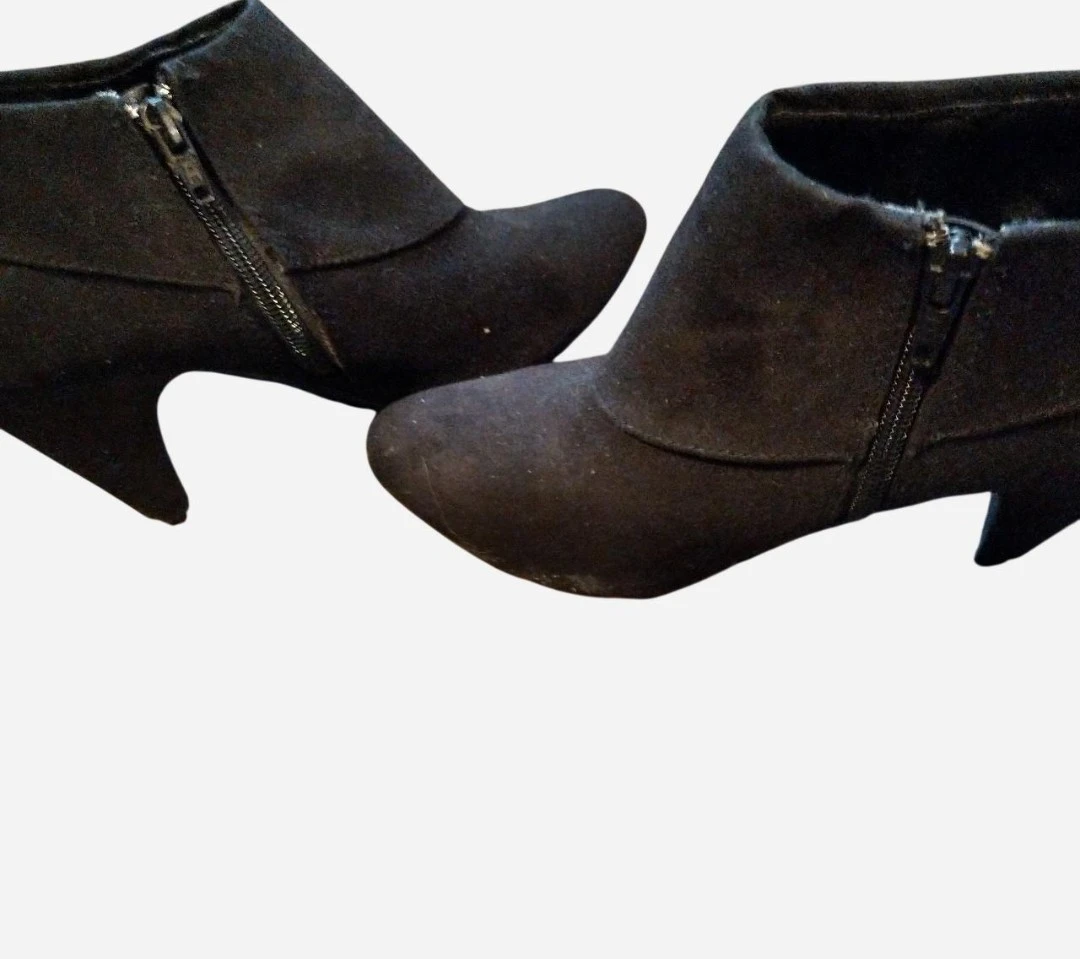 FIONI BLACK SUEDE SIDE ZIP-UP ANKLE BOOTIE HEELS SIZE 6.5 - photo 3