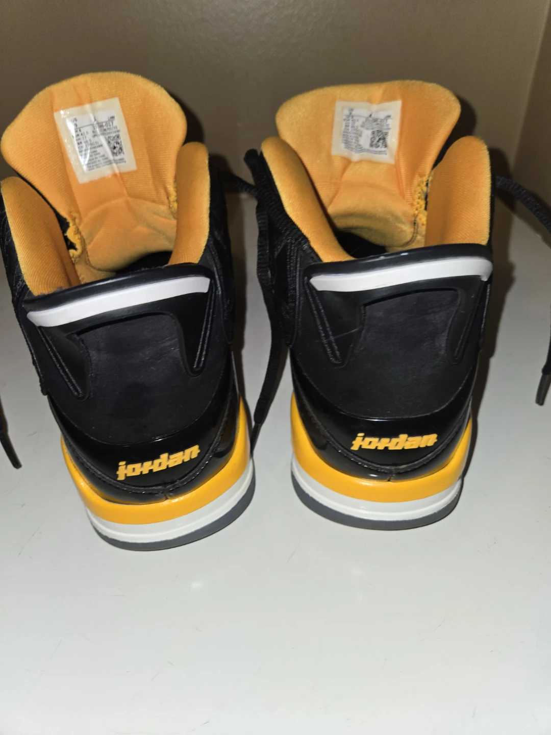 Jordan Shoes size 9 Black Yellow - photo 4