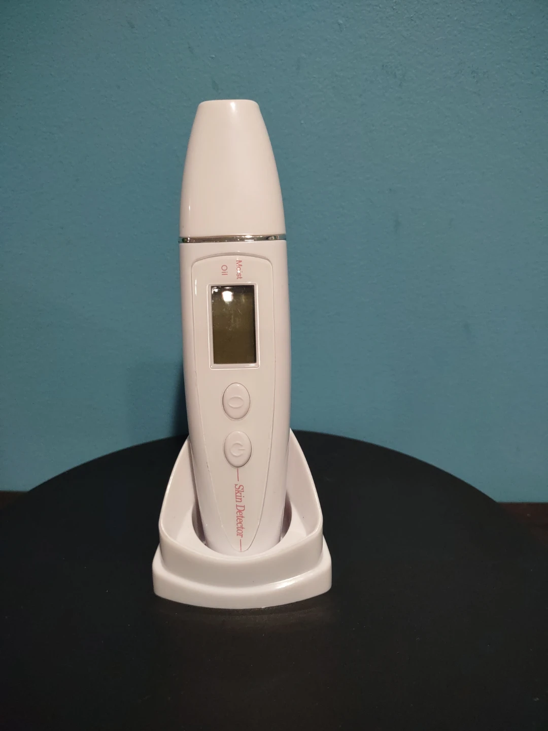 White Skin Detector Device with Stand