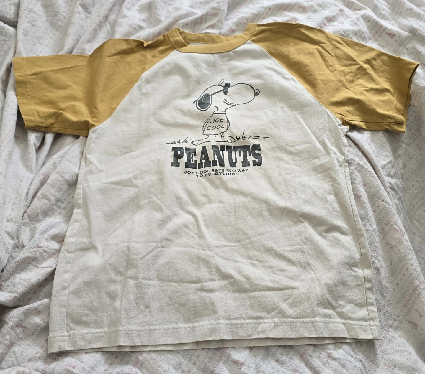 UNIQLO Peanuts Joe Cool Graphic T-Shirt Bonus book