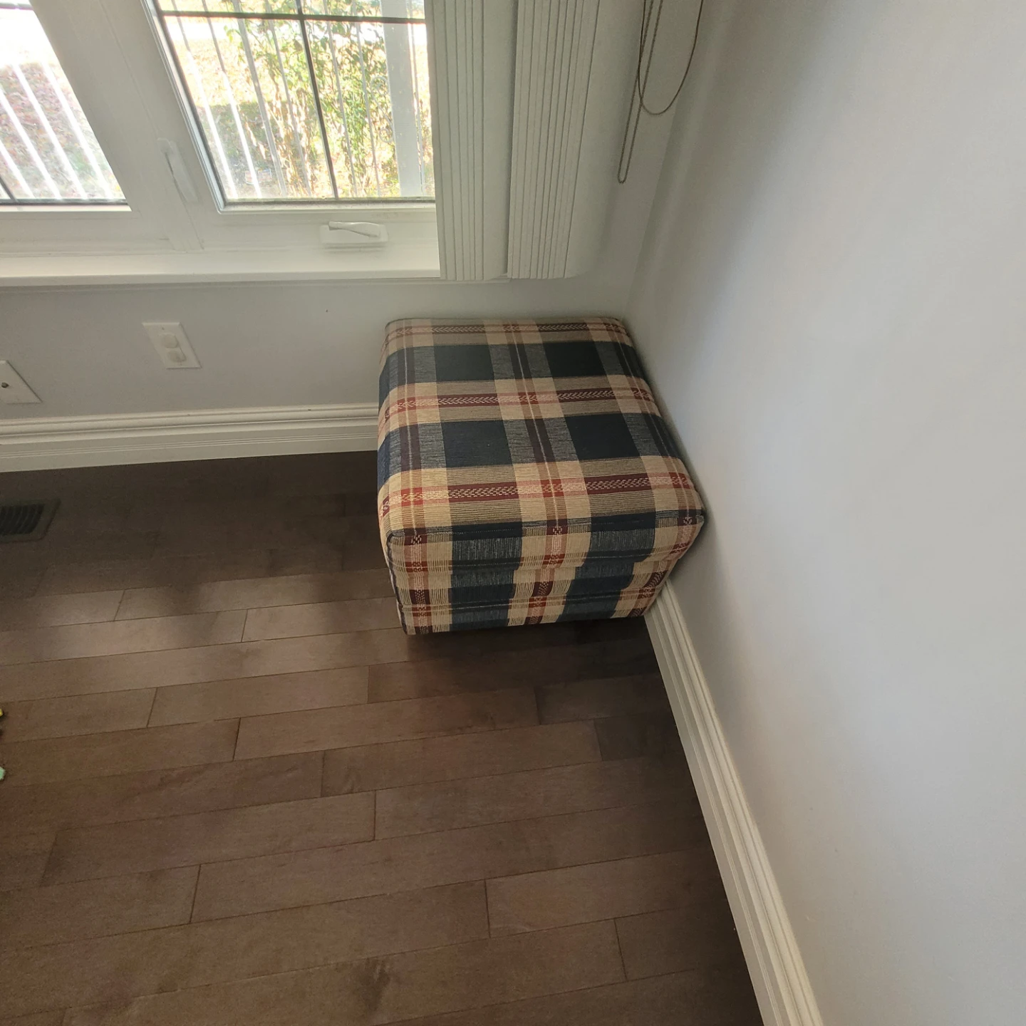 Tartan Sectional Couch with Ottoman - photo 4
