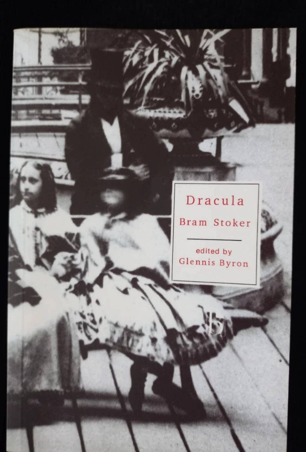 Dracula by Bram Stoker - Edited by Glennis Byron
