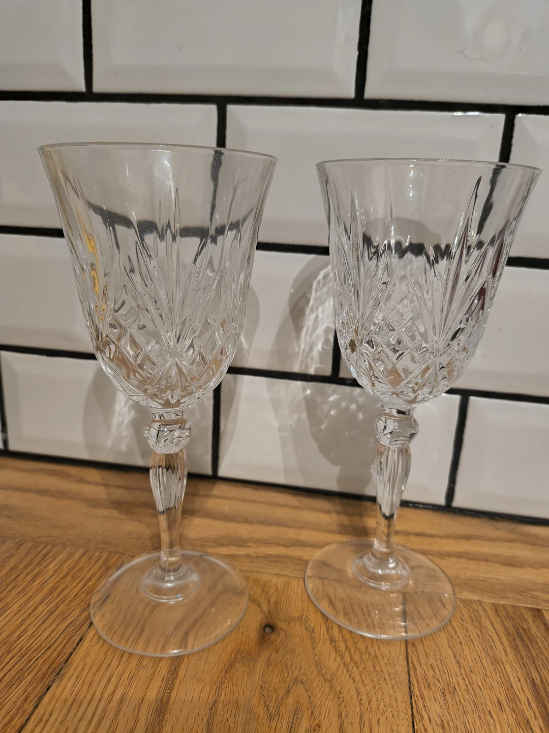 Set of 2 Crystal Wine Glasses