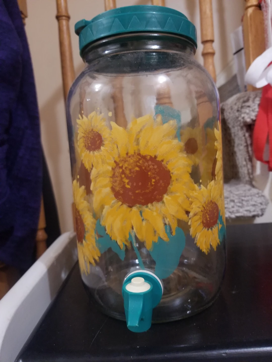 Glass drink dispenser with sunflowers