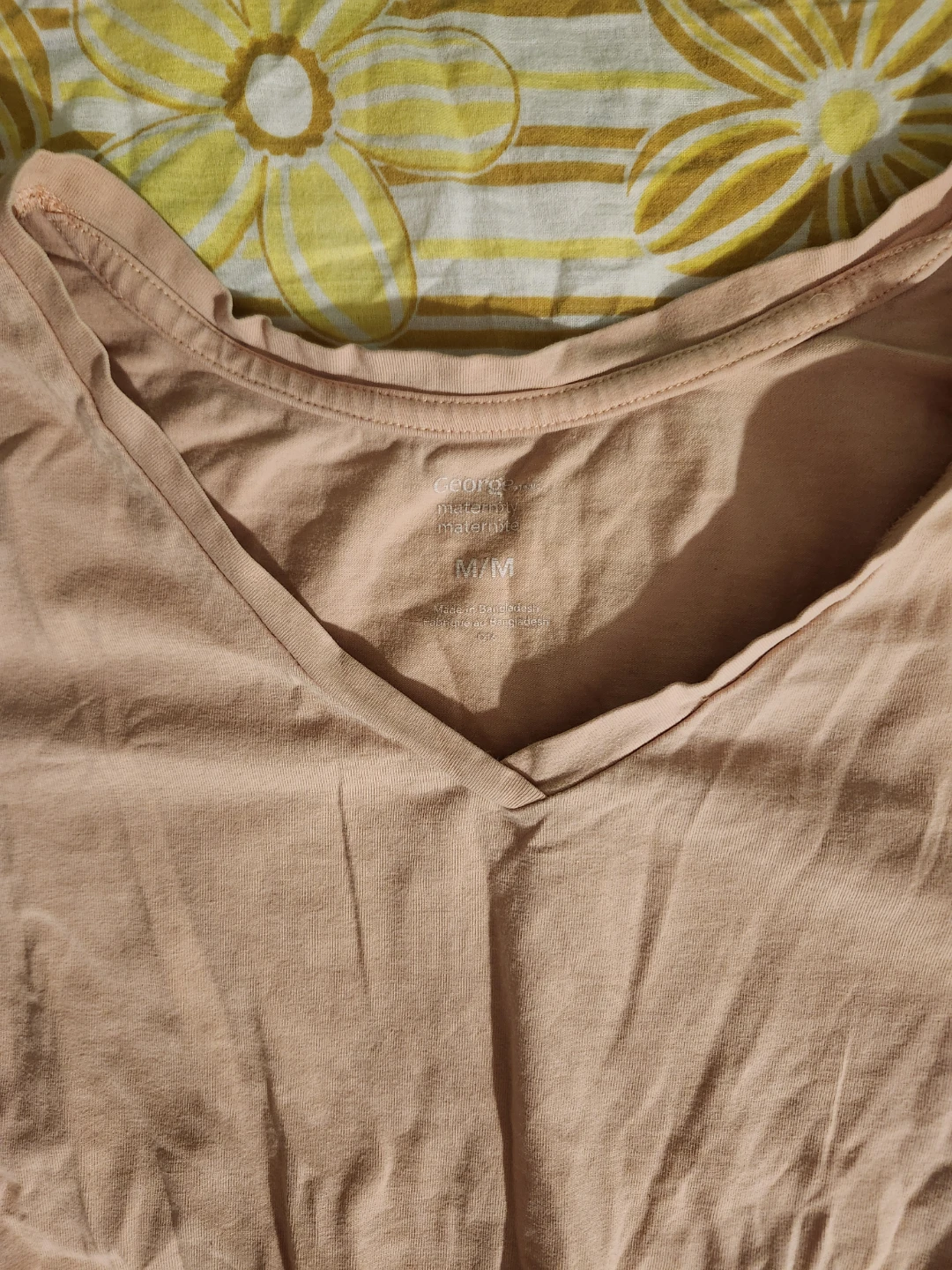 Soft pink short sleeve V-neck top - photo 3