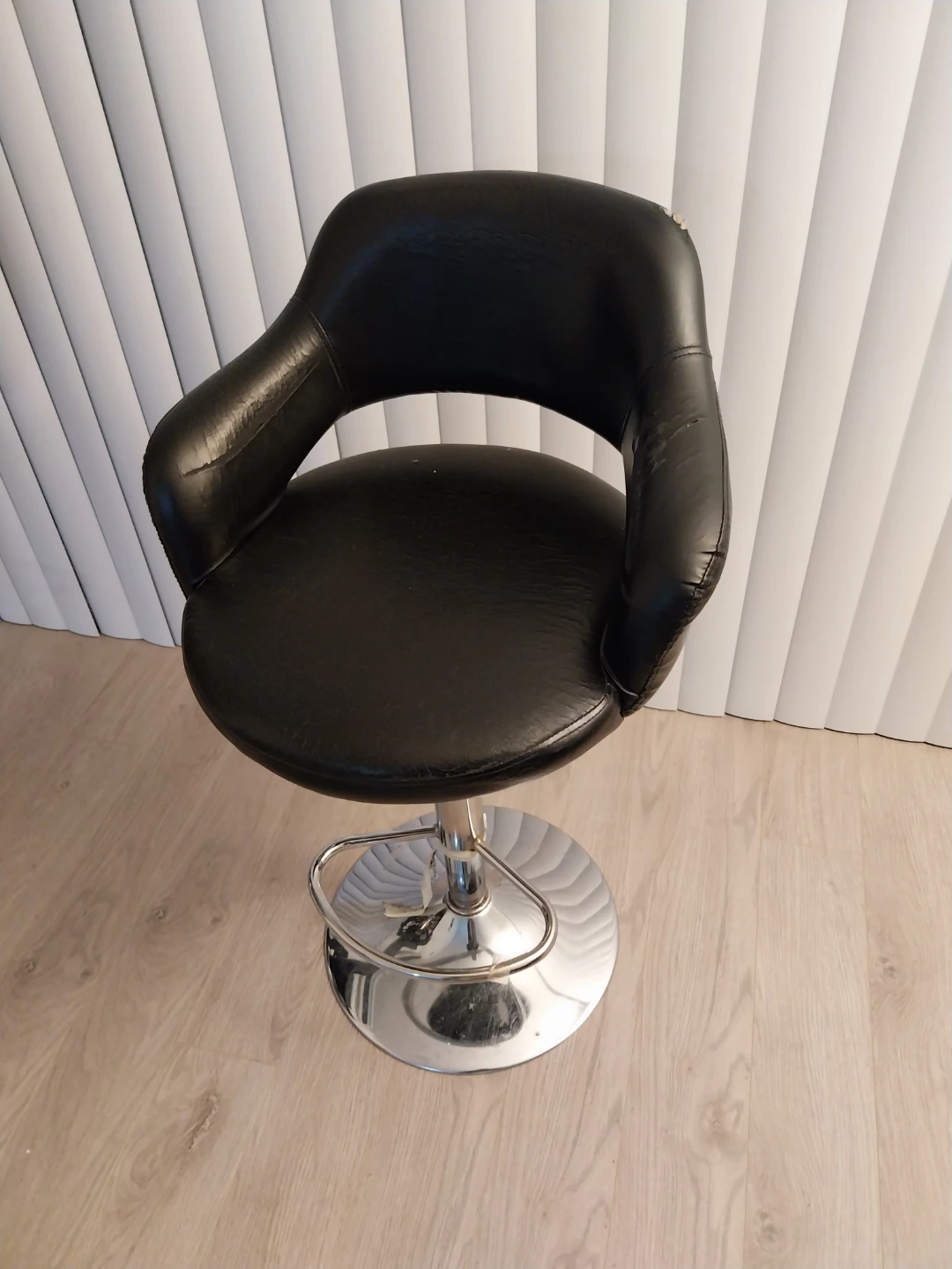 Black Bar Stool with Chrome Base #thriftypick $10