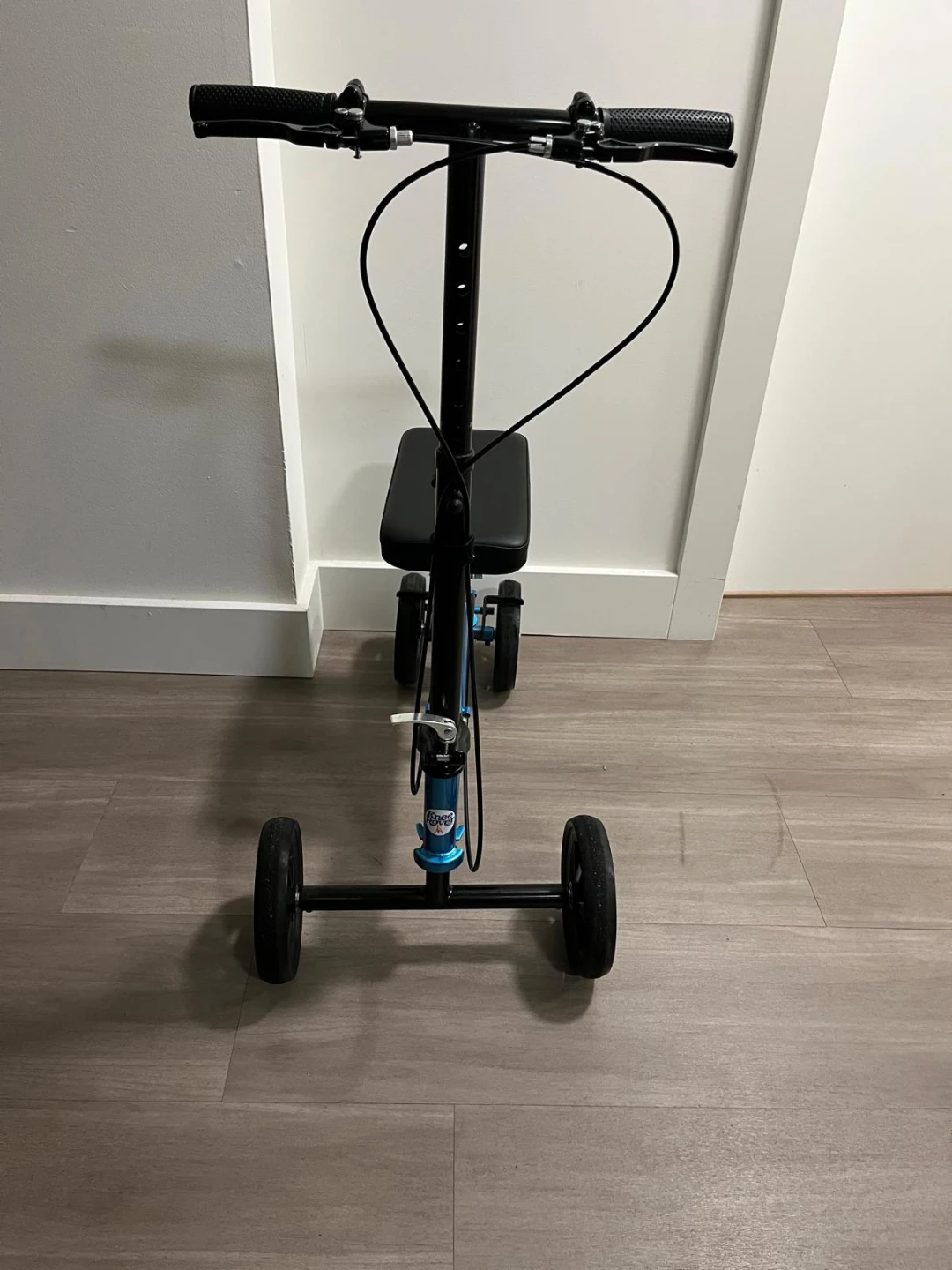 Knee Rover Steerable Knee Scooter - photo 3