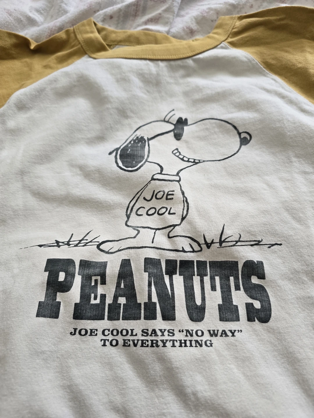 UNIQLO Peanuts Joe Cool Graphic T-Shirt Bonus book - photo 3