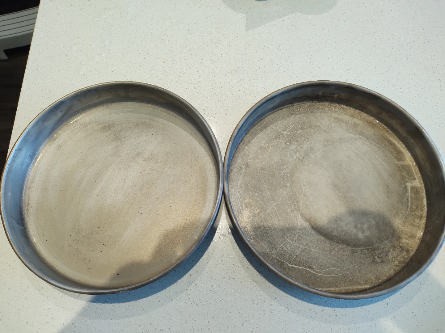 Set of 2 Round Baking Pans