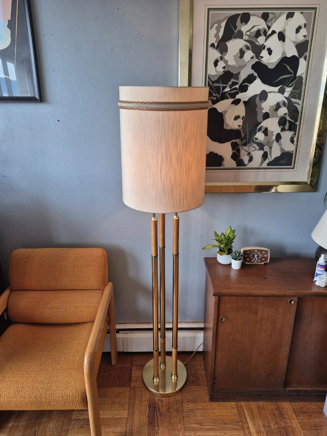 Vintage Mid-Century Brass and Wood Floor Lamp - photo 2