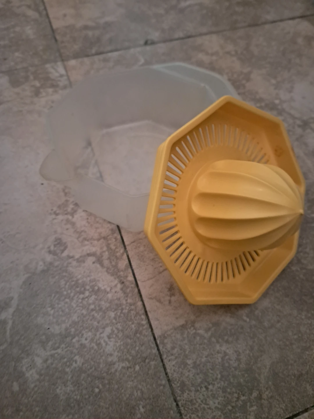 Manual Yellow Citrus Juicer with Container - photo 2