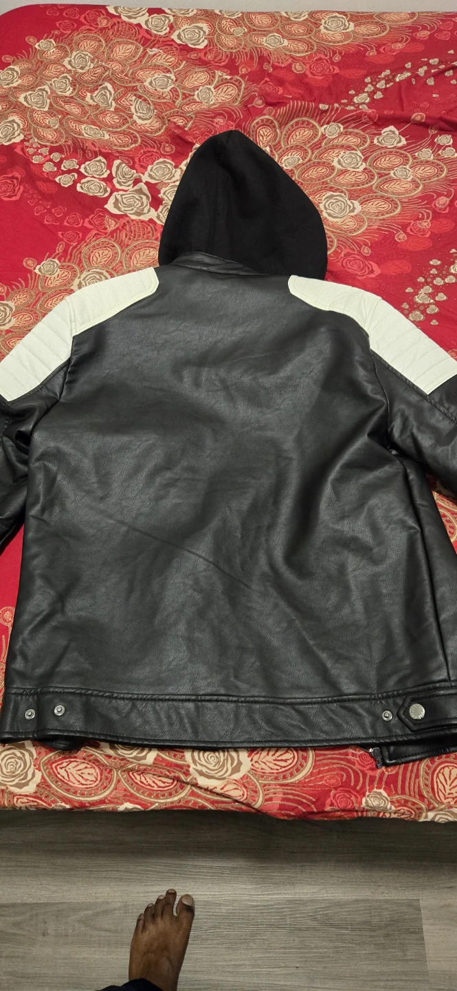 Stylish Guess Jacket - Black & White with hoodie. - photo 3